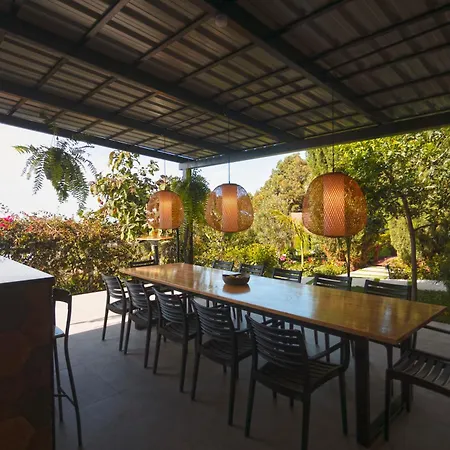 Bouganville House - Elegant & Peaceful Getaway * 이코드레로스비노스